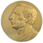 Jecza Péter (1939-2009) 2000. Gróf Klebelsberg Kunó balra néző portréját ábrázoló egyoldalas, öntött bronz plakett, hátoldalon ismertető matricával (~101-102mm) T:AU / Hungary 2000. Portrait of Count Kunó Klebelsberg looking to the