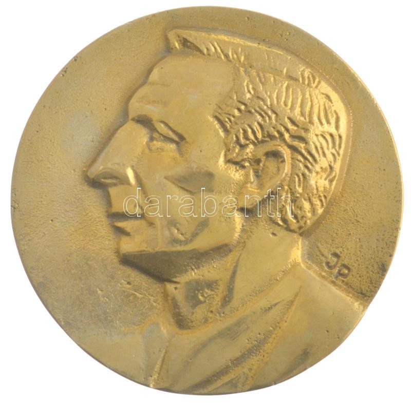 Jecza Péter (1939-2009) 2000. Gróf Klebelsberg Kunó balra néző portréját ábrázoló egyoldalas, öntött bronz plakett, hátoldalon ismertető matricával (~101-102mm) T:AU / Hungary 2000. Portrait of Count Kunó Klebelsberg looking to the