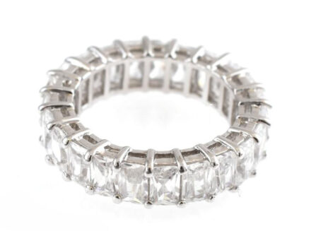 Ezüst (Ag) gyűrű kövekkel kirakva. Jelzett, bruttó: 6,2 g, m: 53-54