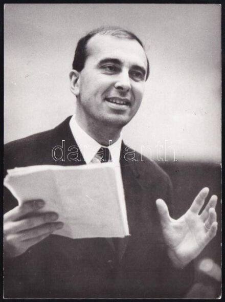 Kaló Flórián színész. Vahl Ottó sajtófotója, hátoldalán pecséttel jelzett, 18x13 cm