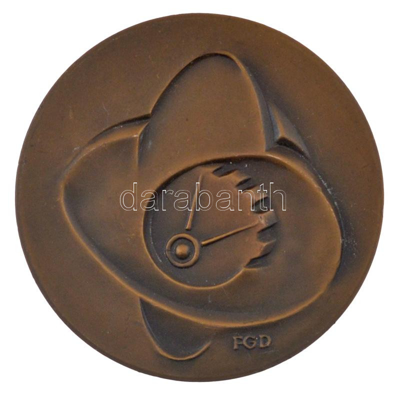 Fekete Géza (Dezső) (1939-2021) 1973. '25 éves az Újító Mozgalom 1948-1973.' bronz emlékérem (60mm) T:XF