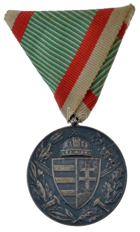 1929. 'Magyar Háborús Emlékérem kardokkal, sisakkal' ezüstözött hadifém kitüntetés mellszalaggal, fémjel nélkül T:AU / Hungary 1929. 'Hungarian Commemorative War Medal with swords and a helmet' silver plated war metal decoration with - Image 2