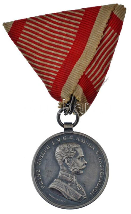 1914. 'Ferenc József II. osztályú Ezüst Vitézségi Érem' jelzetlan Ag kitüntetés mellszalagon. Szign.: Tautenhayn T:AU patina, ph. / Hungary 1914. 'Silver Gallantry Medal, 2nd Class' Ag decoration without hallmark, with ribbon. Sign.: