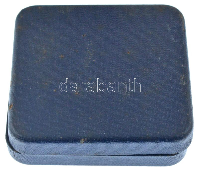 Nagy-Britannia 1987. 'WIZO (Nők Nemzetközi Cionista Szervezete)' kétoldalas fém emlékérem eredeti, erősen sérült tokban (38mm) T:UNC (eredetileg PP) patina United Kingdom 1987. 'WIZO (Women's International Zionist Organization)' two-sided - Image 3