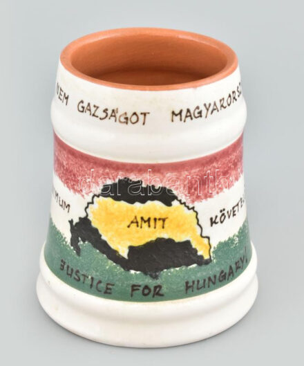 Irredenta emlék kupa. Mázas kerámia. Kis kopásokkal. Jelzett. m: 14 cm.