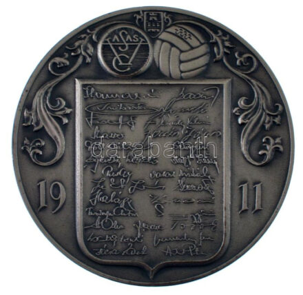DN 'Old Boys of Vasas SC Budapest' kétoldalas, ezüstpatinázott bronz labdarúgó sport emlékérem, egyik oldalon a játékosok aláírásaival (63mm) T:AU