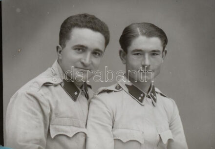 cca 1950 előtt készült műtermi portré felvételek katonákról, és néhány reprodukció, 19 db vintage NEGATÍV, túlnyomórészt üveglemez, 6x9 cm és 9x12 cm