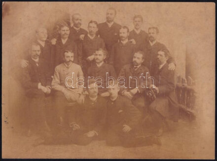 1896 Műtermi csoportkép, hátoldalon datált és egy név is szerepel, kasírozva, 19,5x26,2 cm