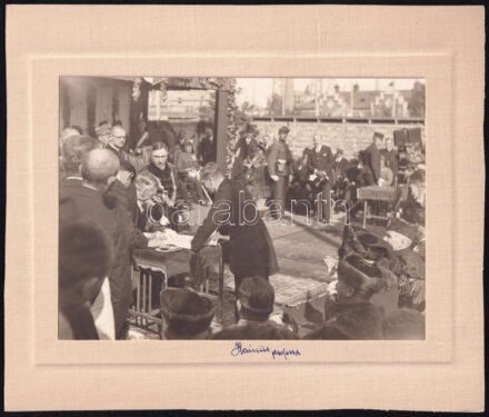 1926 Szeged, az új egyetemi gyermekklinika alapkőletételi okmányának aláíró ünnepsége, az építkezés kezdetén, elől-hátul feliratozva, Dr. Hainiss Elemér professzor családi képeinek gyűjteményéből, 1 db vintage fotó, ezüst