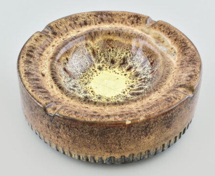 Fürtös György: Tál. Pirogránit, kis mázrepedésekkel, d: 18 cm