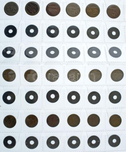 1933. 'BSZKRT Kisszakasszjegy' sárgaréz közlekedési bárca (12db) + 'BSZKRT Váltójegy' Zn közlekedési bárca (24db) + 'Telefonérme / Magyar Posta (Tantusz)' sárgaréz telefonérme (6db), műanyag berakólapon T:vegyes