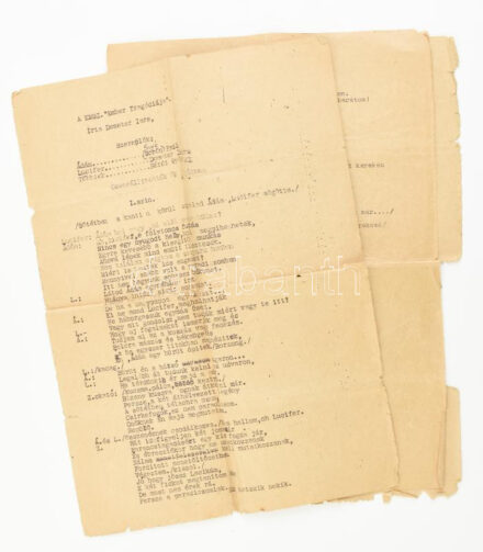 1943 A KMSZ 'Ember Tragédiája', írta: Demeter Imre, szereplők: Sivó (Schön) Emil, Demeter Imre, Bárdi György, gépelt kézirat hat lapon, utolsó lapon ceruzás kiegészítésekkel; borítékban, mely szerint 1943-ban Rimaszombatban a