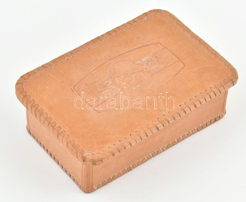 cca 1974 Haza fegyveres szolglatért hadgyakorlati emlék bőr cigaretta doboz. 18x12 cm