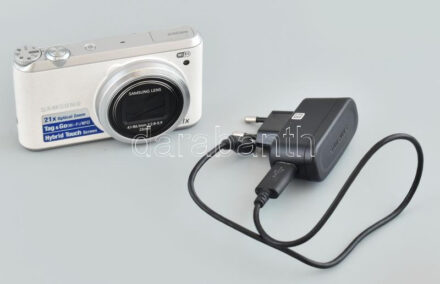A Samsung WB350F egy 16 megapixeles utazó-zoomos kompakt fényképezőgép, beépített Wi-fi és NFC csatlakozási lehetőséggel. A WB350F emellett 21x optikai zoomot kínál 23 mm-es nagy látószögű beállítással és optikai