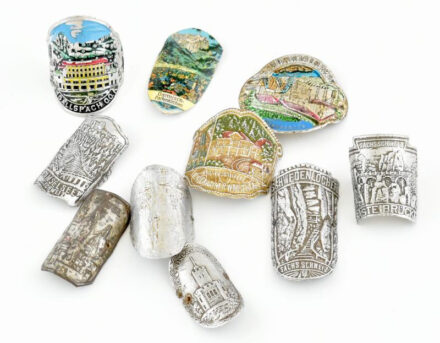 10 darab régi túrabot jelvény