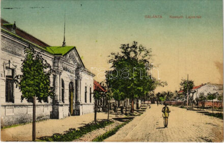 Galánta, Kossuth Lajos utca, Községháza. Vasúti levelezőlapárusítás 323. / street view, town hall (fl)