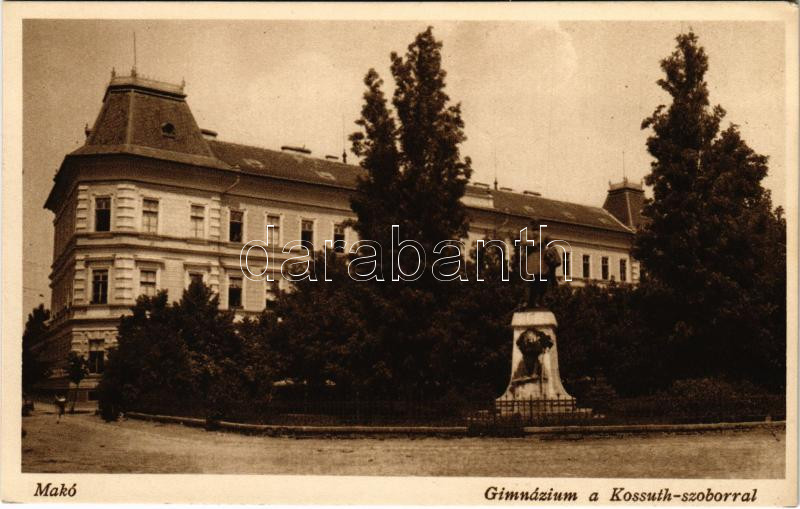 Makó, Gimnázium, Kossuth szobor