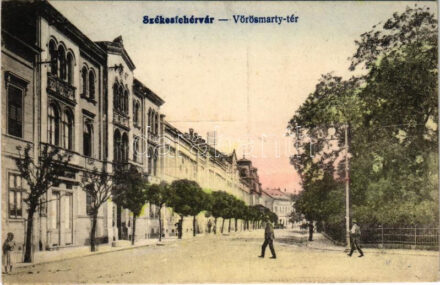 Székesfehérvár, Vörösmarty tér. Vasúti levelezőlapárusítás 2450.