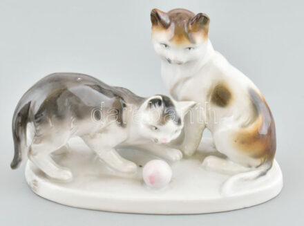 Játszó macskák figura, jelzett, hibátlan, h: 15 cm