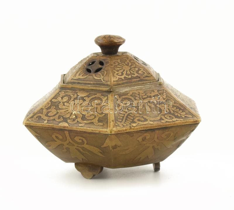 Hatszögletű, fedeles réz füstölőtartó, kopásokkal, kisebb horpadással, d: 10,5 cm