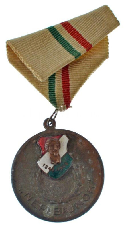 1948. 'Népi Bajnok' fém asztalitenisz díjérem zománcozott 'Petőfi' rátéttel az 1848-1849-es forradalom 100. évfordulója alkalmából, mellszalagon (36mm) T:VF