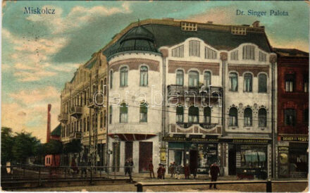 1913 Miskolc, Dr. Singer palota, Általános takarékpénztár, Kristály vegytisztító, ruhafestő és gőzmosógyár, Zeichner Adolf, Dévényi testvérek elsőrangú kerékpárok és Stern-Handelsmann üzlete. Grünwald Ignácz kiadása (EK)