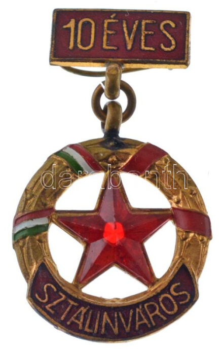 1955. '10 éves Sztálinváros' zománcozott fém jelvény (44x25mm) T:XF