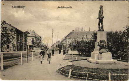 1916 Keszthely, Andrássy tér és szobor. Mérei Ignác nyomdája a 'Keszthelyi Hírlap' kiadása 1914. (EK)