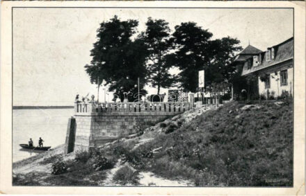 Budapest XXII. Budafok, Schindele Macskacsárda éttermei a Duna-parton, evezős csónak (EK)