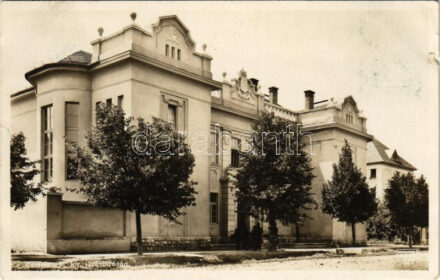 1934 Csorna, M. kir. járásbíróság. Kiadja Martincsevics Károly (small tear)