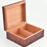 Cédrusfa humidor szivartartó páratartalom mérővel, párátlanítóval, szép állapotban, 26x22x11 cm - Image 3