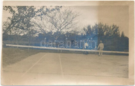 Oroszvár, Rusovce, Karlburg (Pozsony, Pressburg, Bratislava); Gróf Lónyay kastély, teniszpálya teniszezőkkel / castle, tennis court with players. photo (non PC) (vágott / cut)