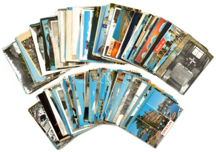 Kb. 200 db MODERN külföldi város képeslap / Cca. 200 modern non-Hungarian town-view postcards