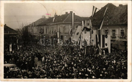 1938 Érsekújvár, Nové Zámky; bevonulás zászlókkal / entry of the Hungarian troops with flags + '1938 Érsekújvár visszatért' So. Stpl (fl)