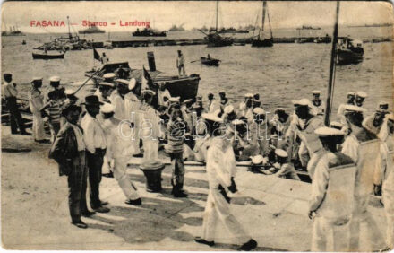 1913 Fazana, Fasana; Sbarco / K.u.k. Kriegsmarine Matrosen Landung. R. Marincovich / Osztrák-magyar haditengerészet matrózai partra szállnak / Austro-Hungarian Navy mariners landing (Rb)