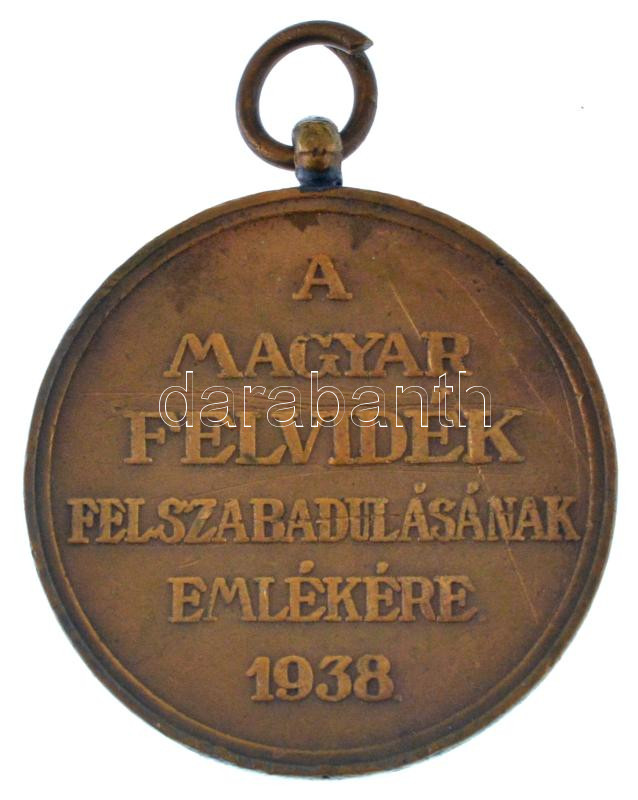 1938. 'Felvidéki Emlékérem' ezüstözött bronz kitüntetés mellszalag nélkül T:XF karc ph, lekopott ezüstözés Hungary 1938. 'Upper Hungary Medal' silver plated bronze decoration without ribbon C:XF scratch, edge error, worn silver - Image 2
