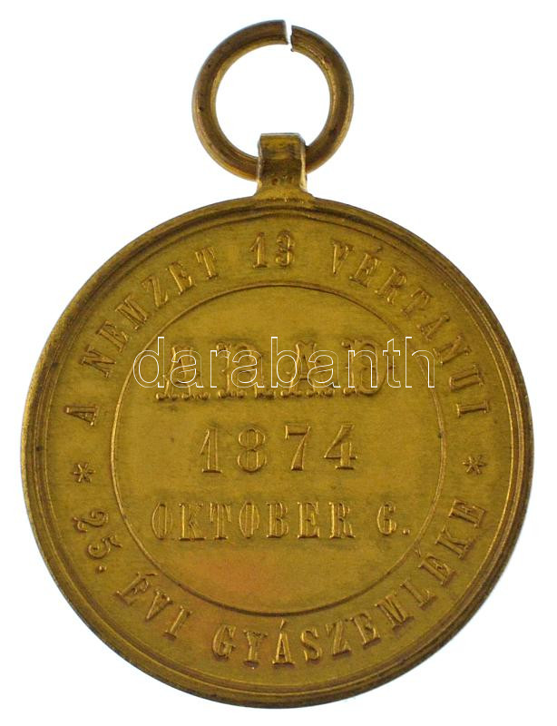 1874. 'SZABADSÁG, EGYENLŐSÉG, TESTVÉRISÉG - 1848. Márczius 15. / A NEMZET 13 VÉRTANÚI 25. ÉVI GYÁSZEMLÉKE - ARAD 1874. Oktober 6.' Cu emlékérem füllel (30mm) T:AU - Image 2