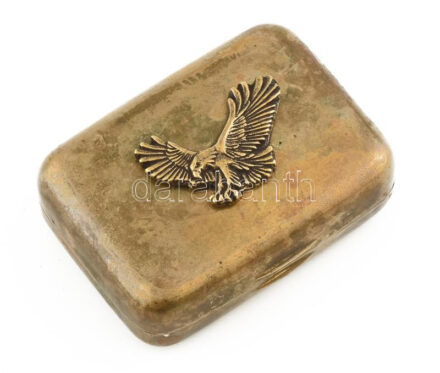 Réz dohánytartó, sas motívummal, belül erősen kopott, jelzés nélkül, 7x5 cm