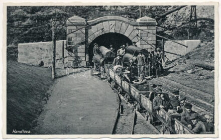 Nyitrabánya, Handlová, Krickerhau; Bánya vasút, iparvasút, bányások ülnek a csillékben. A. Pető kiadása / mine, industrial railway, mine carts with miners
