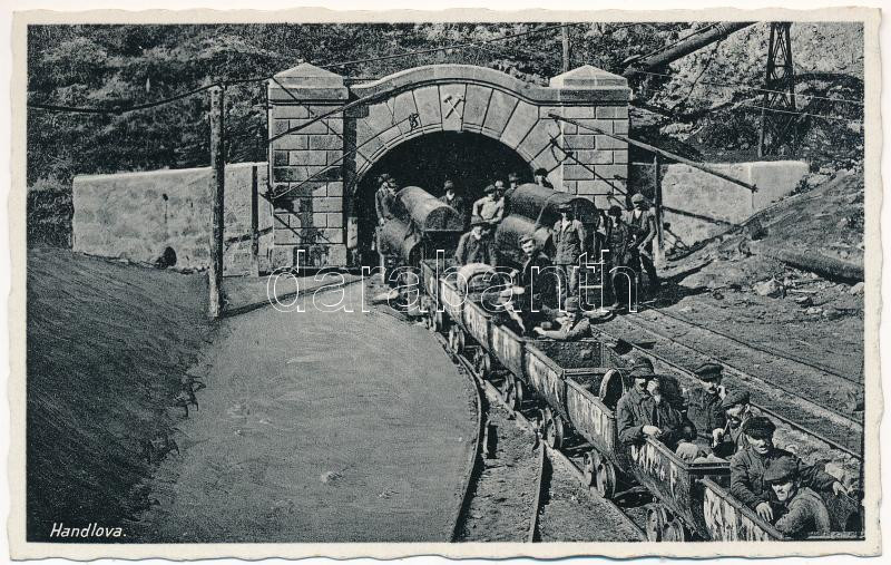 Nyitrabánya, Handlová, Krickerhau; Bánya vasút, iparvasút, bányások ülnek a csillékben. A. Pető kiadása / mine, industrial railway, mine carts with miners