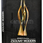 Kovács Orsolya: Zsolnay modern 1953-1990. Pécs, 2020, Magánkiadás. Gazdag képanyaggal illusztrált. Kiadói kartonált papírkötés.
