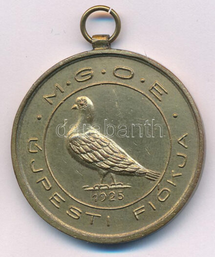1928. 'MGOE Újpesti Fiókja / 1928. évi kiállításának I. díja' kétoldalas, aranyozott bronz díjérem füllel. Szign.: Dömötör (36mm) T:AU,XF
