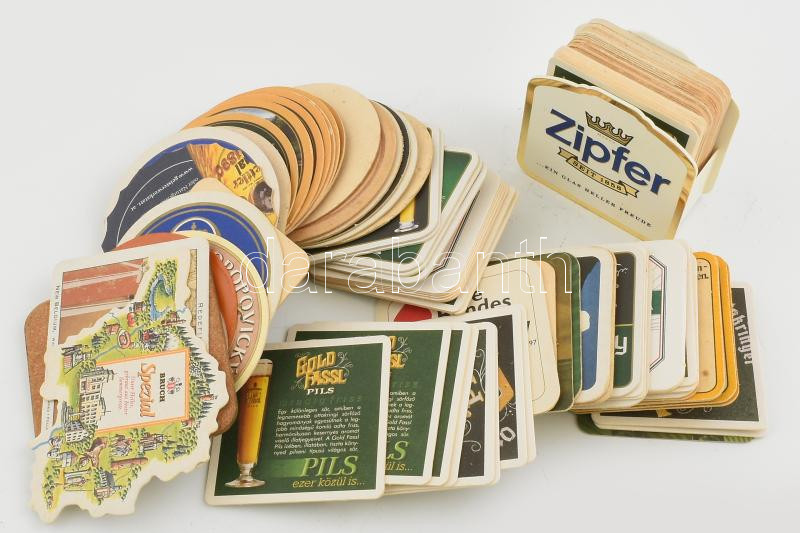 Söralátét tétel, egy zacskónyi, közte érdekes darabok (pl. képeslap formájú) és egy alátéttartó