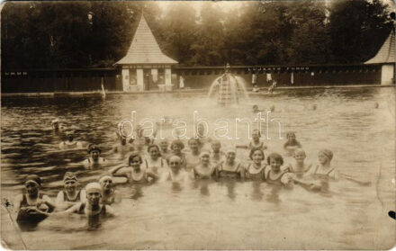 Harkányfürdő, fürdőzők csoportképe. Fahn Adolf fényképész (Nagykanizsa) photo (EB)