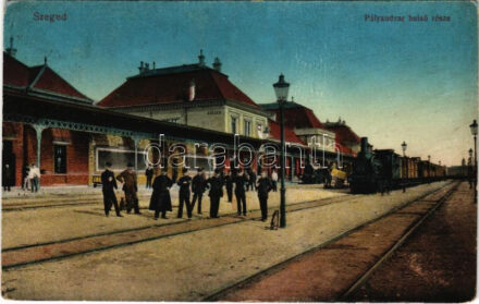 1917 Szeged, Pályaudvar belső része, vasútállomás, gőzmozdony, vonat, vasutasok. Vasúti levelezőlapárusítás 70. sz. 1915. (kopott sarkak / worn corners)