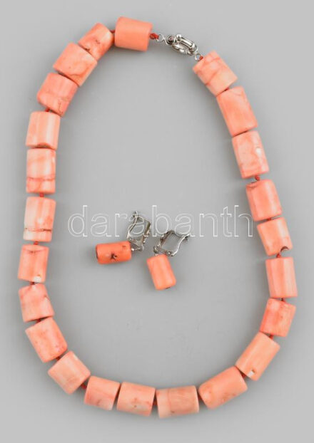 Exkluzív nagyméretű korall nyaklánc, h: 49 cm, korall fülbevalóval, mindkettő fém szerelékkel, fülbevaló h: 3,5 cm