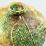 Füzesi Zsuzsa (1953-) kerámia váza, levél díszítménnyel, kis kopással, jelzés nélkül, m: 9,5 cm - Image 3