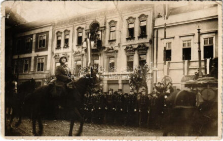 1938 Kassa, Kosice; bevonulás a Tatra Bank előtt / entry of the Hungarian troops in front of Tatra Bank. photo (kis szakadás / small tear) (13,6 x 8,7 cm)