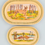 2 darab vadászat témájú kínálótál, fajansz, jelzéssel, hibátlan, h: 27-35,5 cm
