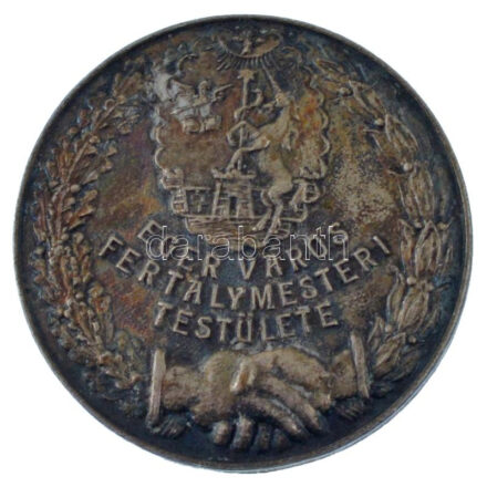 ~1900. 'Eger Város Fertálymesteri Testülete' ezüstözött fém gomblyukjelvény (26mm) T:AU